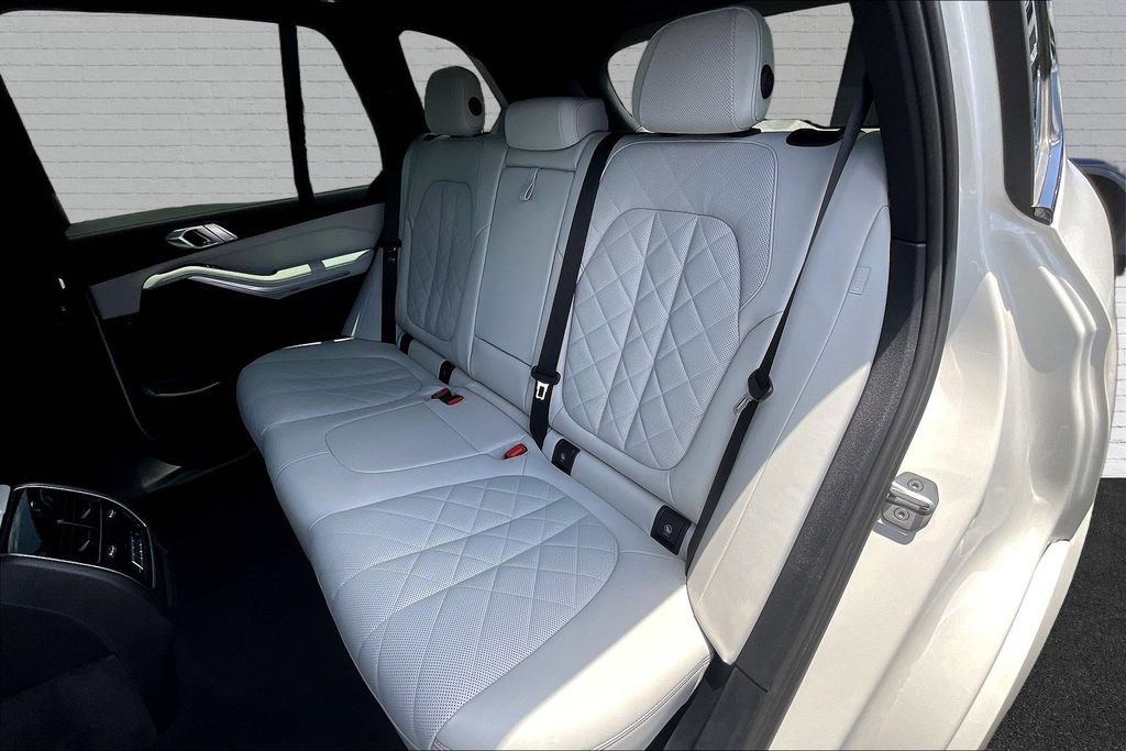 Used 2023 BMW X5 sDrive40i w/ M Sport Package RWD image 13