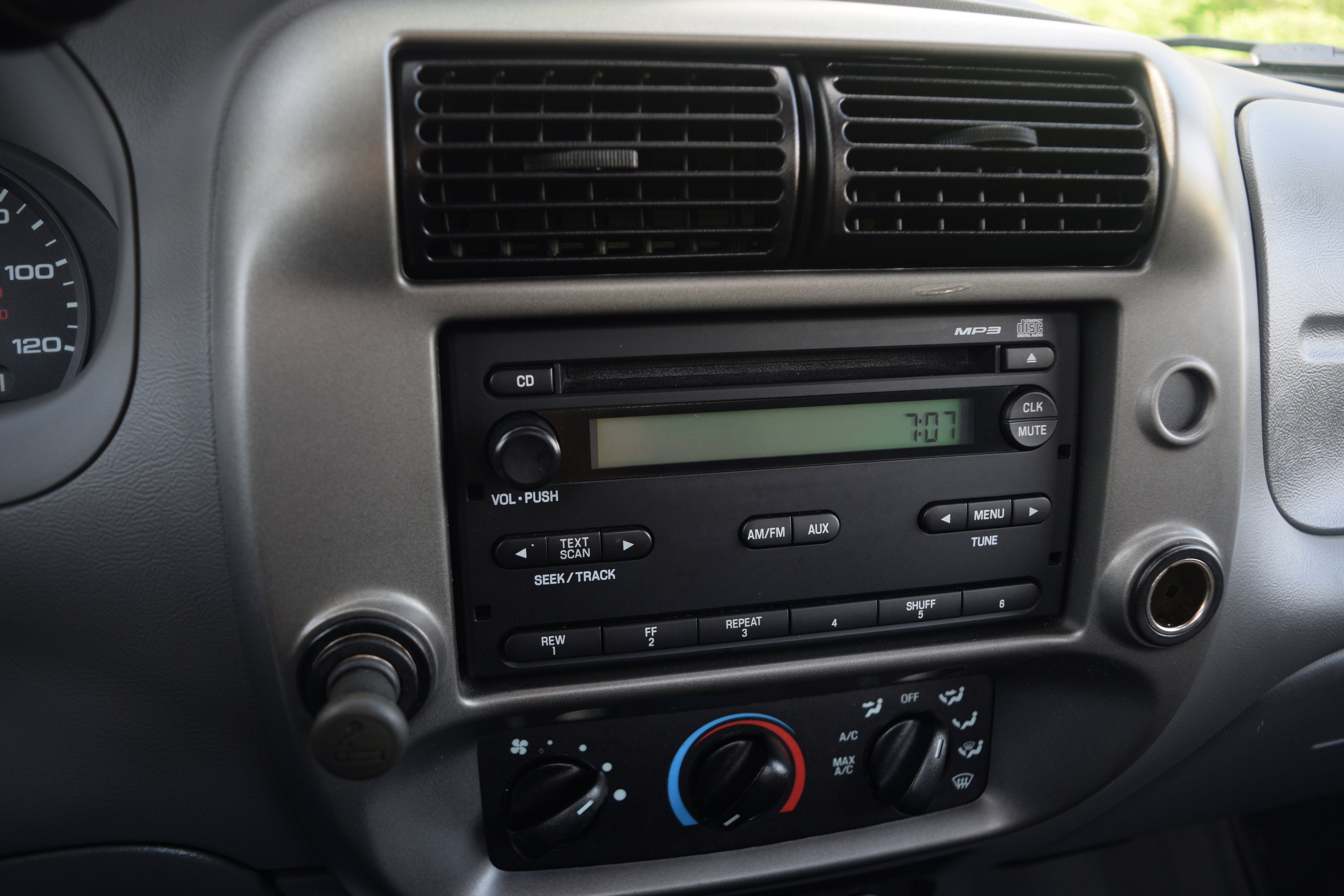 Used 2011 Ford Ranger XLT image 10