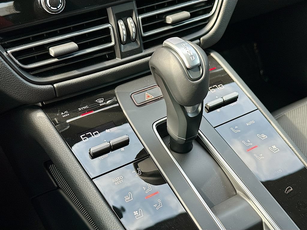 Certified 2026 Porsche Macan AWD/4WD image 18