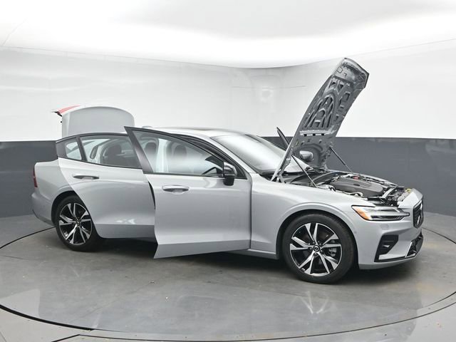 Used 2025 Volvo S60 B5 Plus image 48