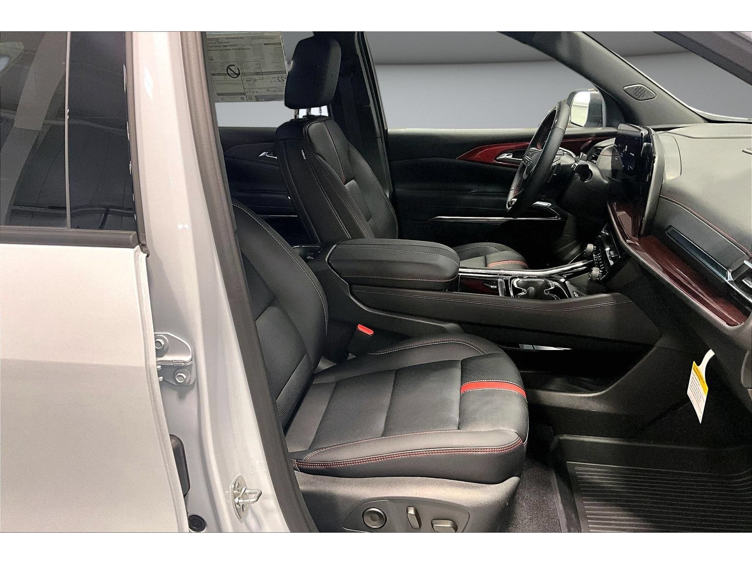 New 2026 Chevrolet Traverse RS w/ LPO, Floor Liner Package FWD image 54