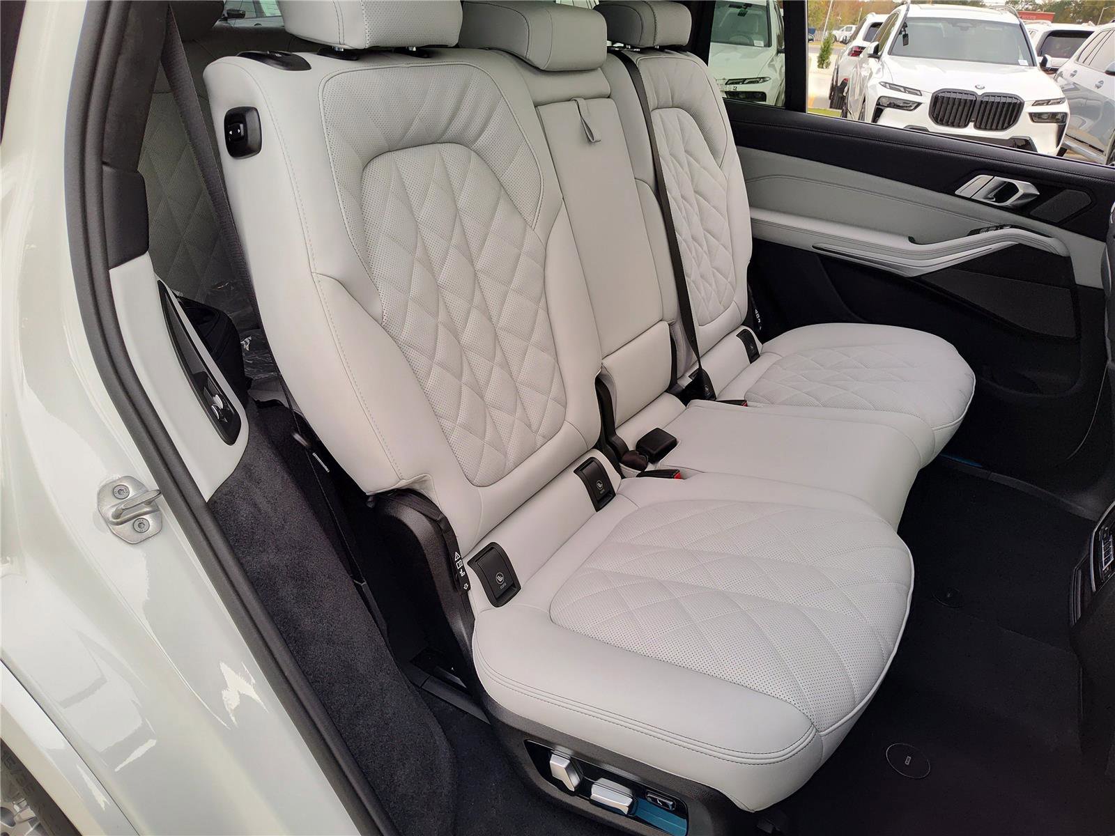 New 2026 BMW X7 xDrive40i w/ Executive Package image 13