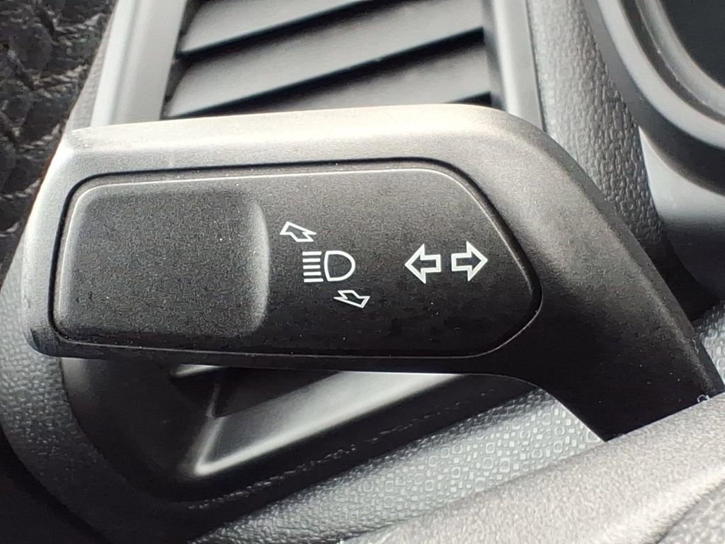 Used 2020 Ford EcoSport SE w/ SE Convenience Package image 23