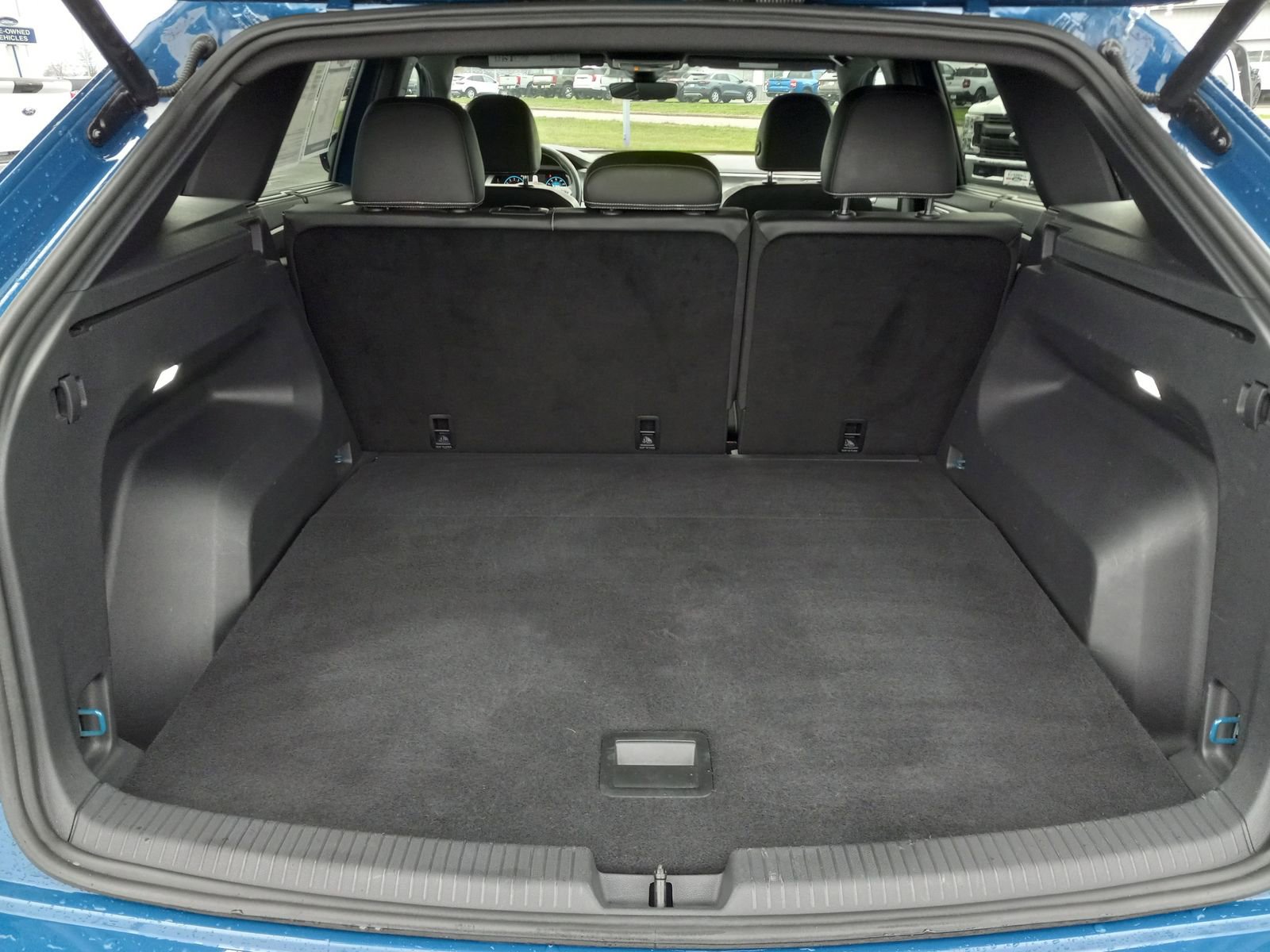 Used 2025 Volkswagen Atlas Cross Sport SE image 12