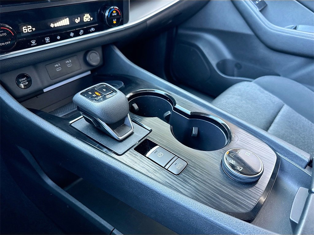 Used 2024 Nissan Rogue SV image 22