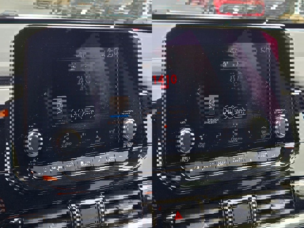 Used 2025 Nissan Pathfinder SV image 27