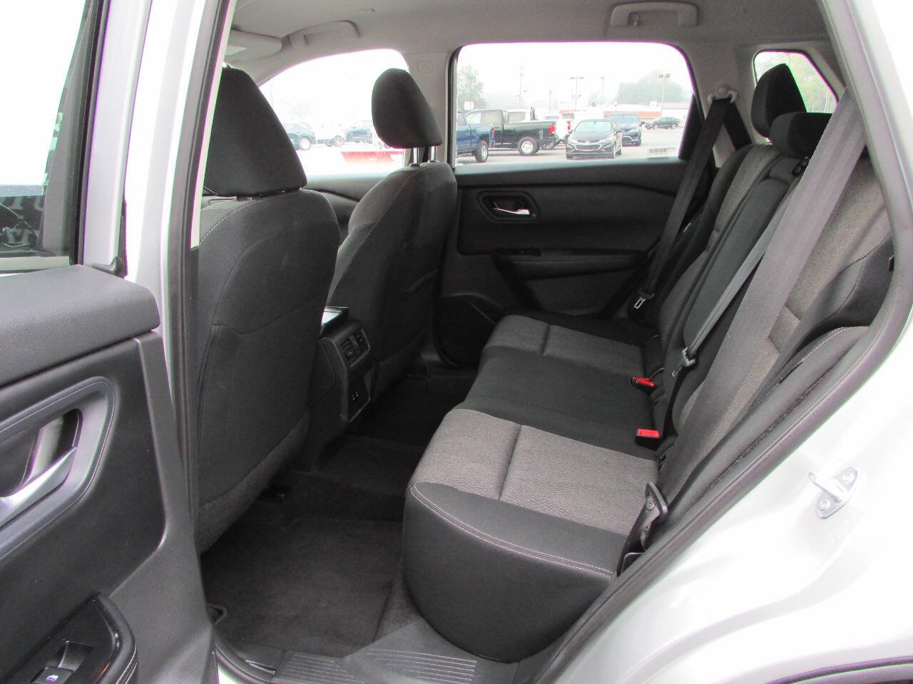 Used 2024 Nissan Rogue SV image 5