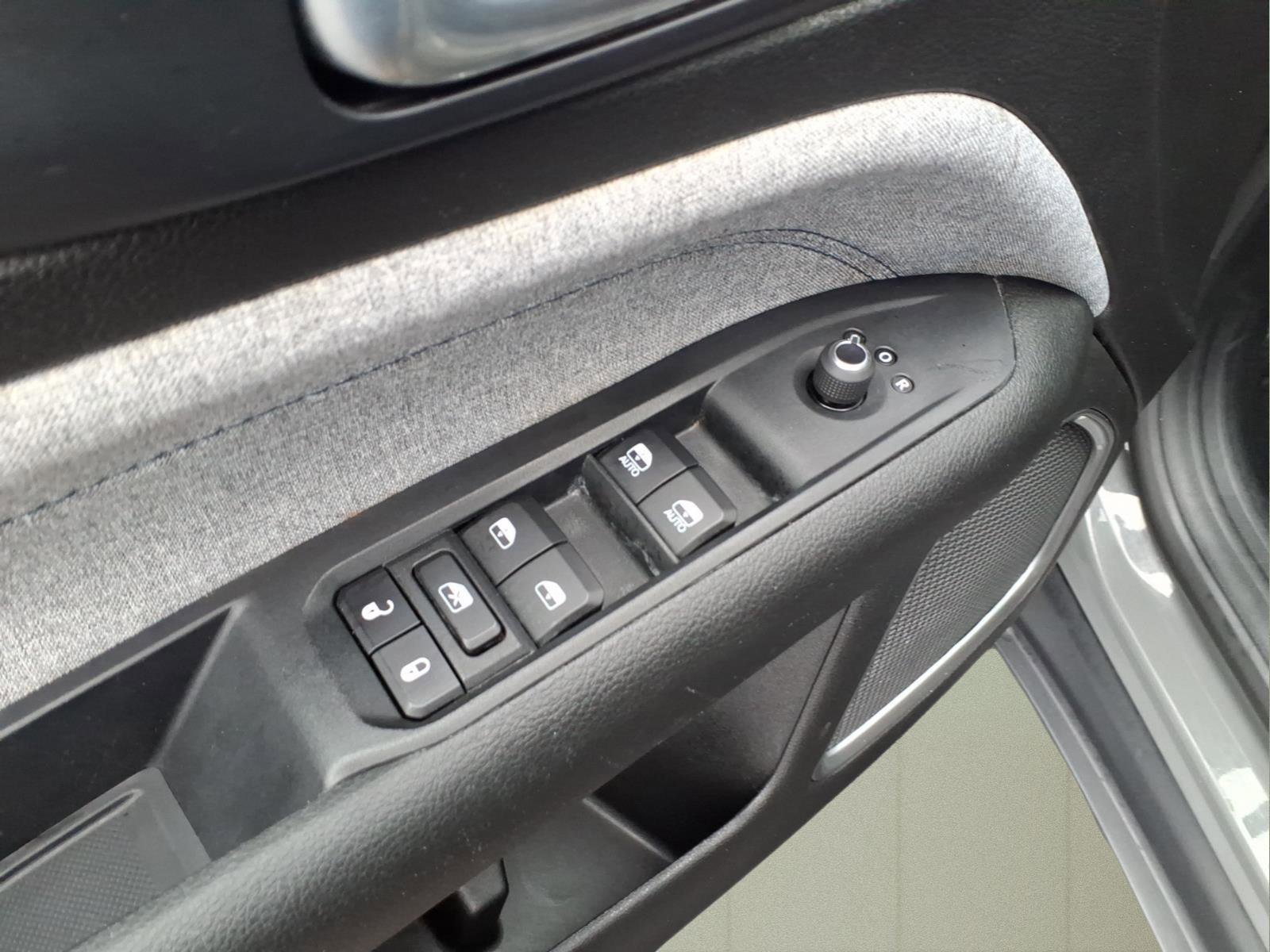 Used 2023 Jeep Compass Latitude image 19