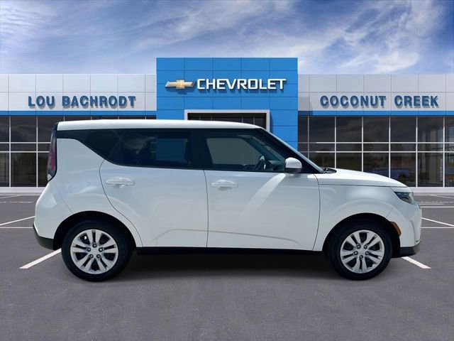 Used 2023 Kia Soul LX image 9