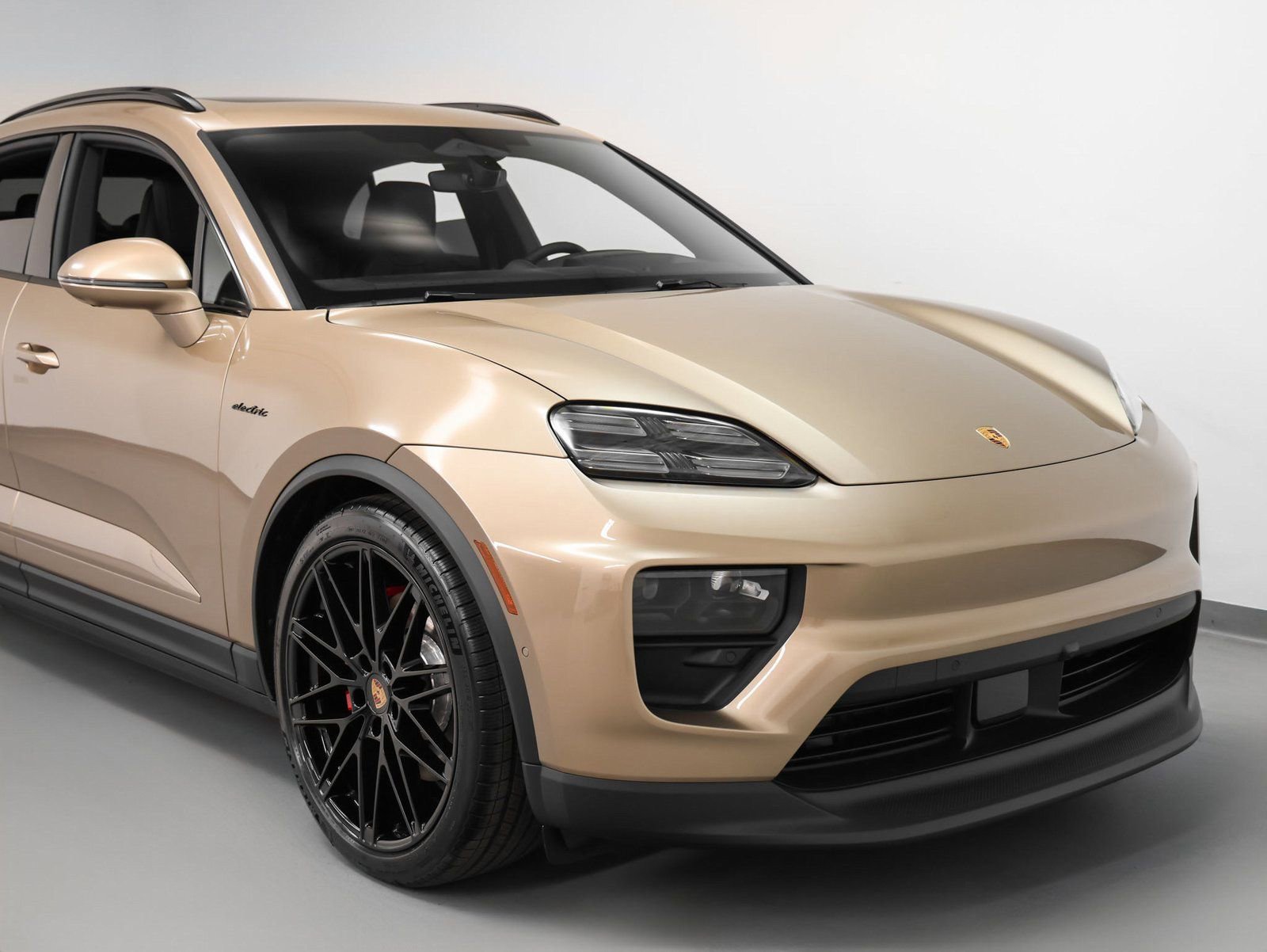 New 2025 Porsche Macan 4S Electric image 9