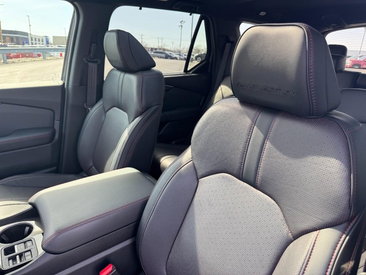 Certified 2025 Honda Pilot Black Edition image 18