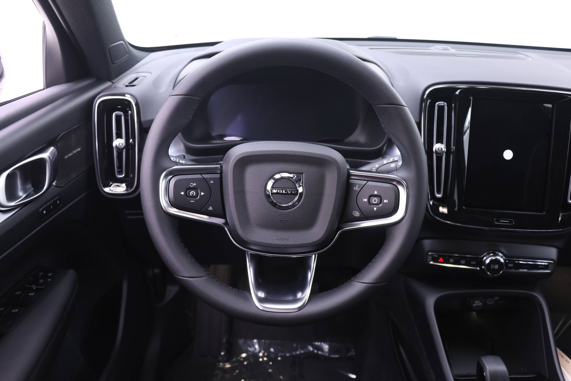New 2026 Volvo XC40 B5 Ultra w/ Protection Package Premier AWD/4WD image 16