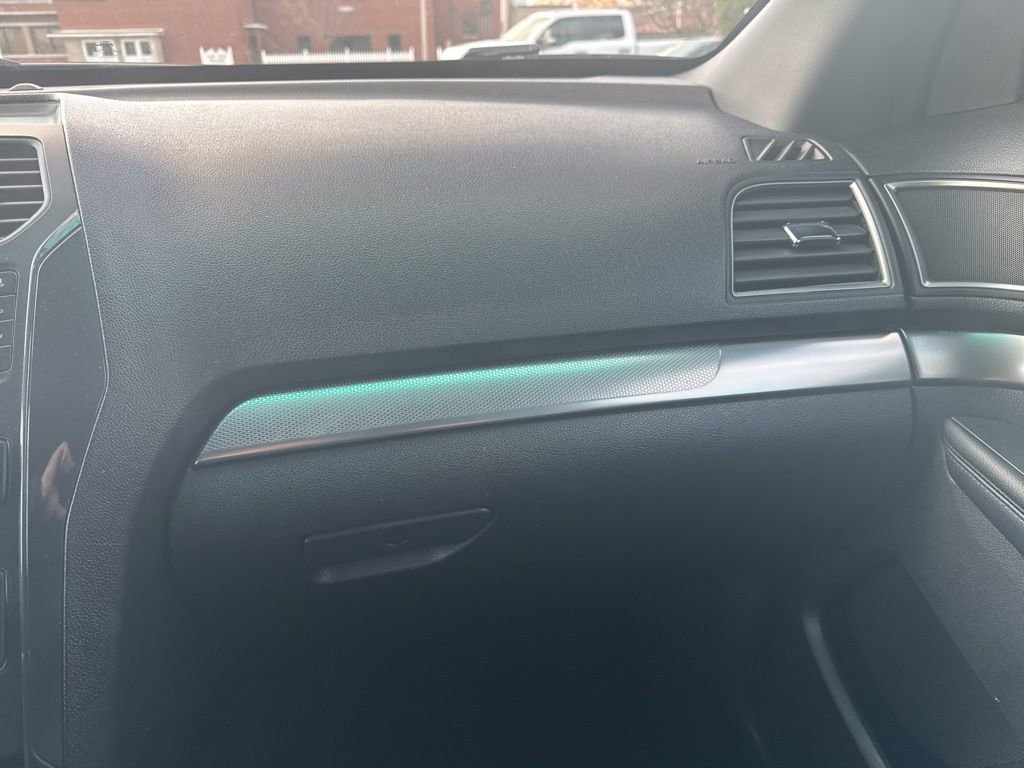 Used 2018 Ford Explorer XLT image 28
