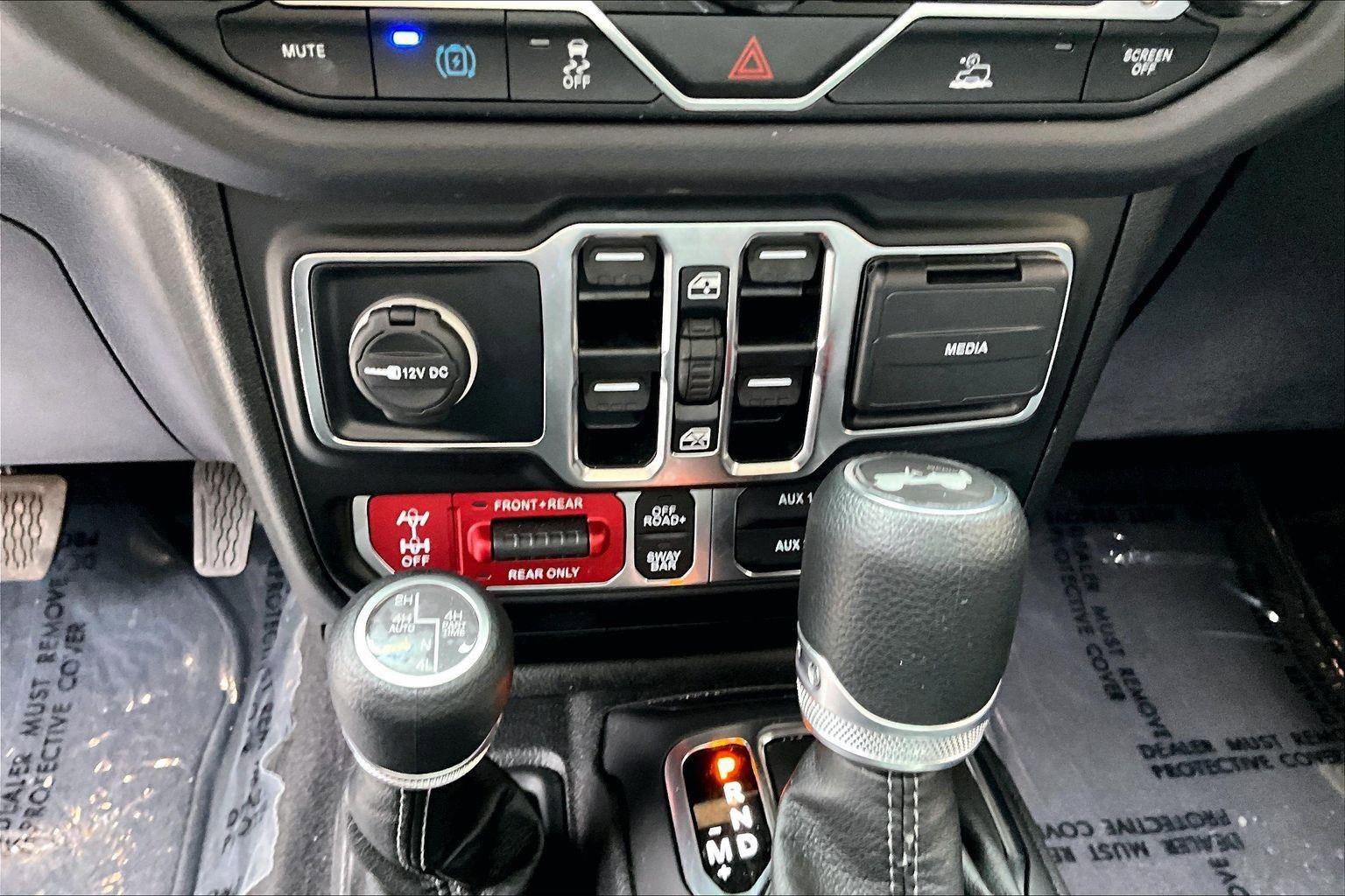 Used 2025 Jeep Wrangler Unlimited Rubicon 4xe image 32