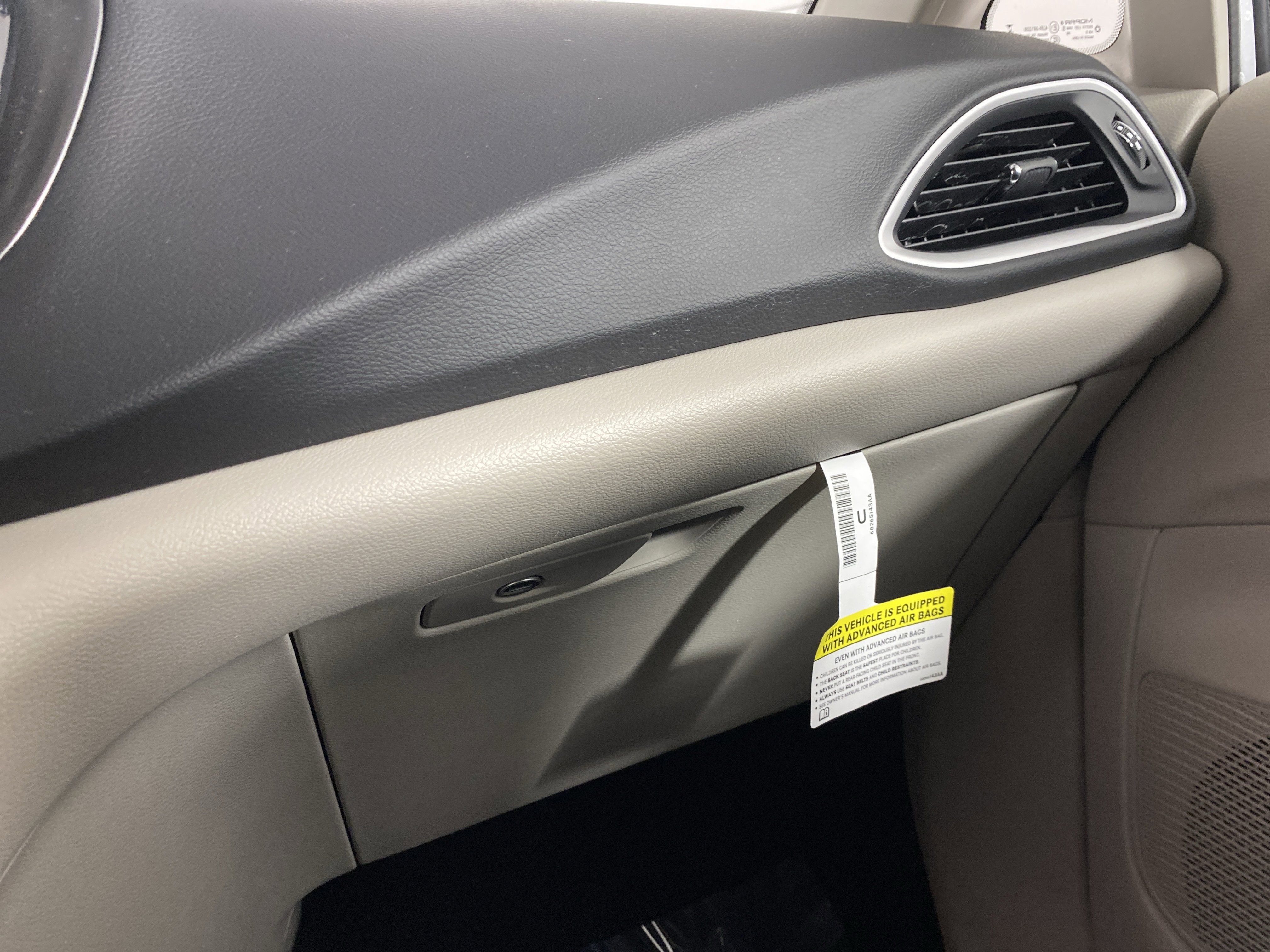 Used 2024 Chrysler Pacifica Touring-L image 31