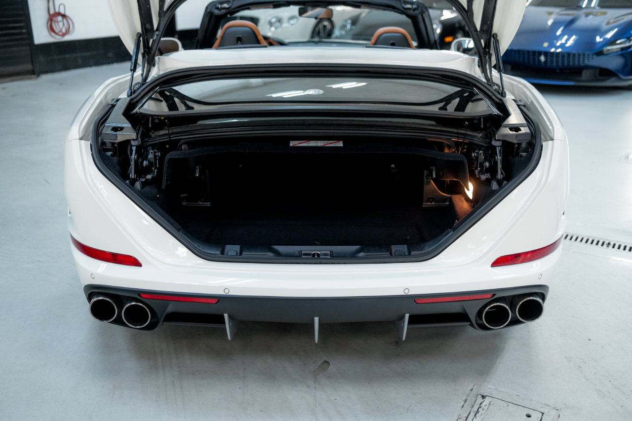 Used 2016 Ferrari California T image 74