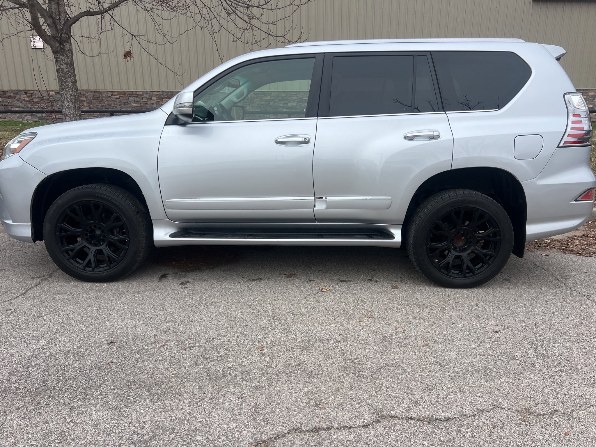 Used 2018 Lexus GX 460 Premium w/ Premium Package image 9