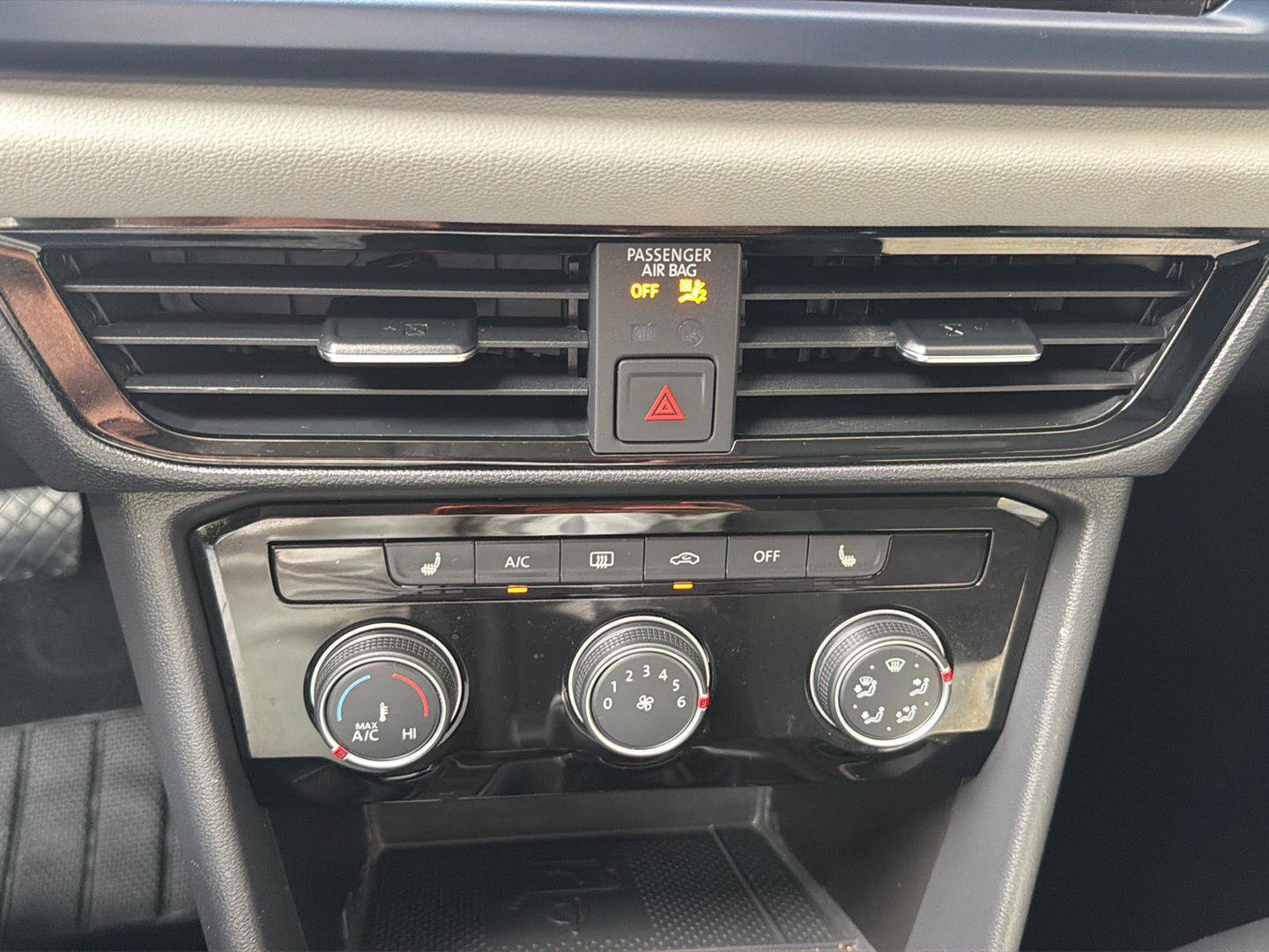 Certified 2023 Volkswagen Taos SE AWD/4WD image 21