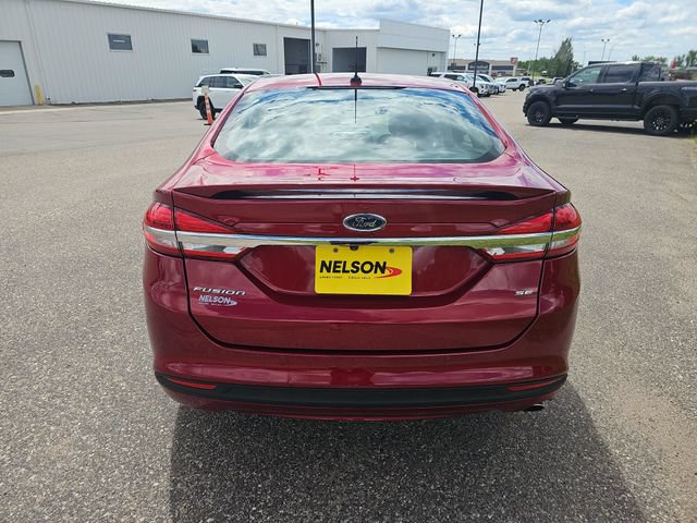 Used 2017 Ford Fusion SE w/ Equipment Group 201A FWD image 4