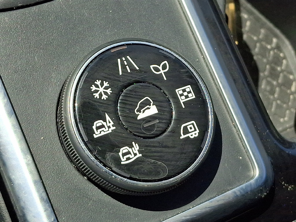 Used 2025 Nissan Pathfinder SV AWD/4WD image 23