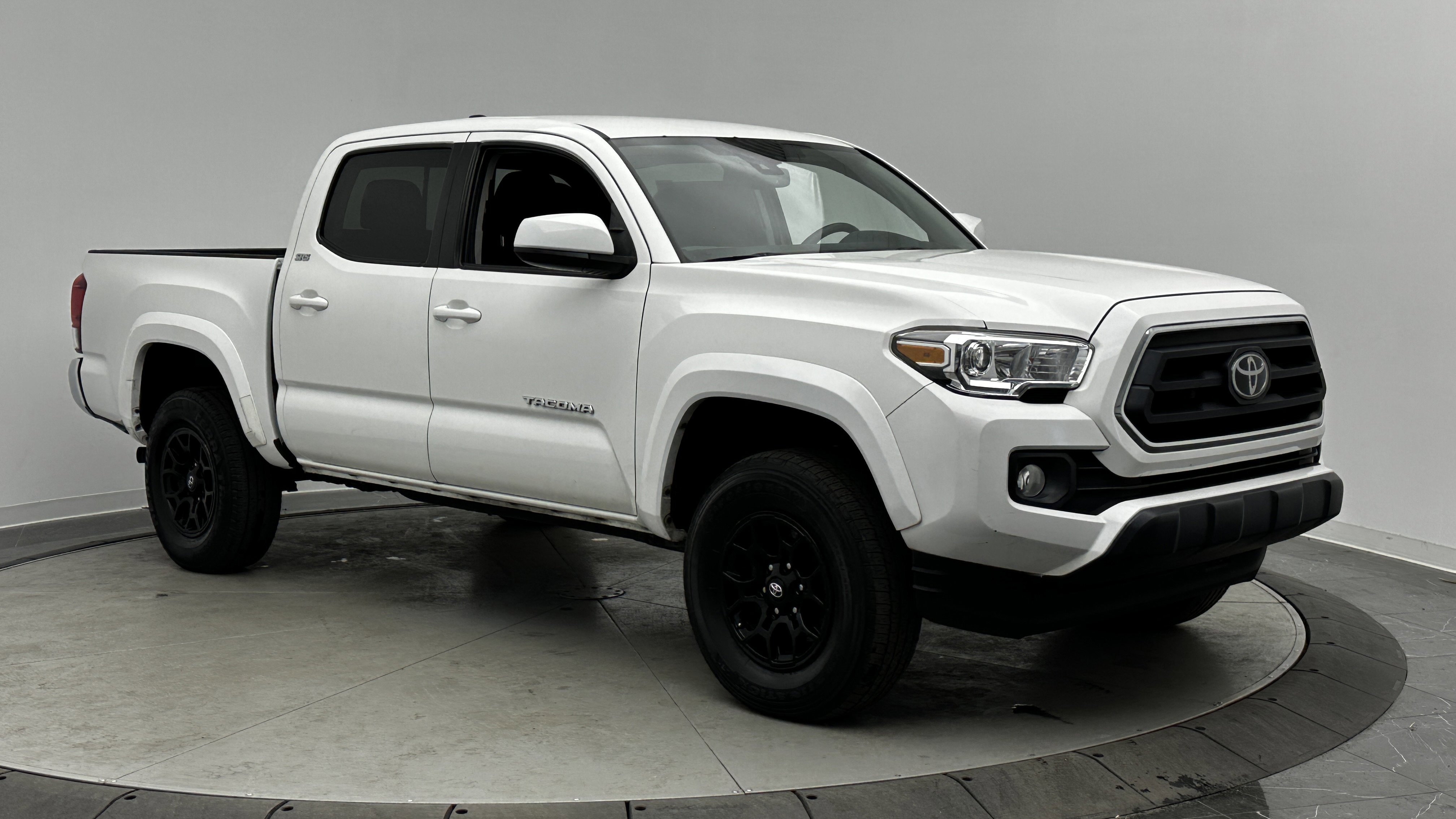 Used 2021 Toyota Tacoma SR5 image 3
