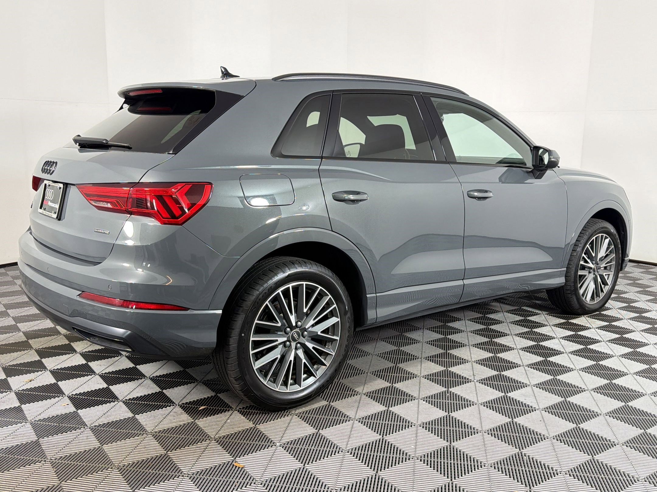 Used 2024 Audi Q3 2.0T Premium Plus w/ Premium Plus Package image 8