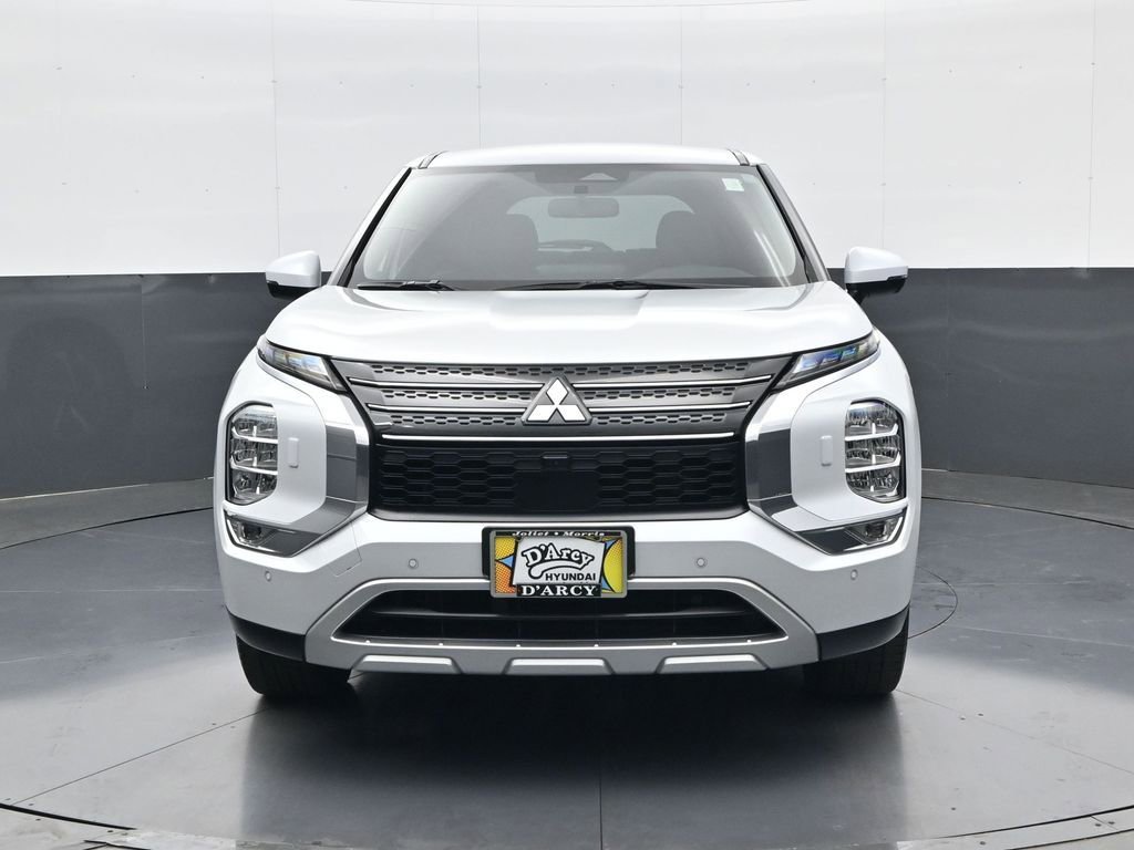 Used 2024 Mitsubishi Outlander SE image 2