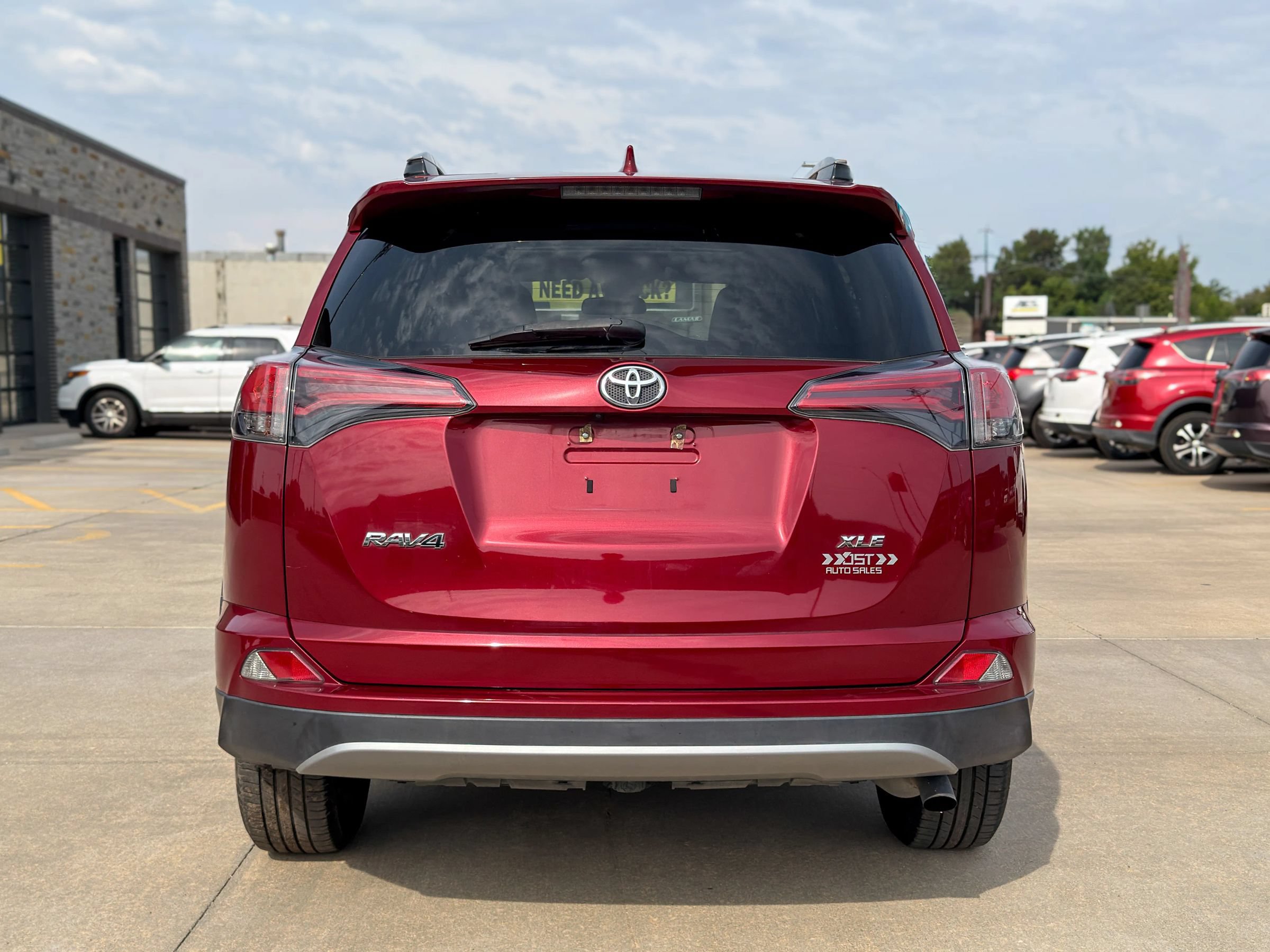 Used 2018 Toyota RAV4 XLE FWD image 5
