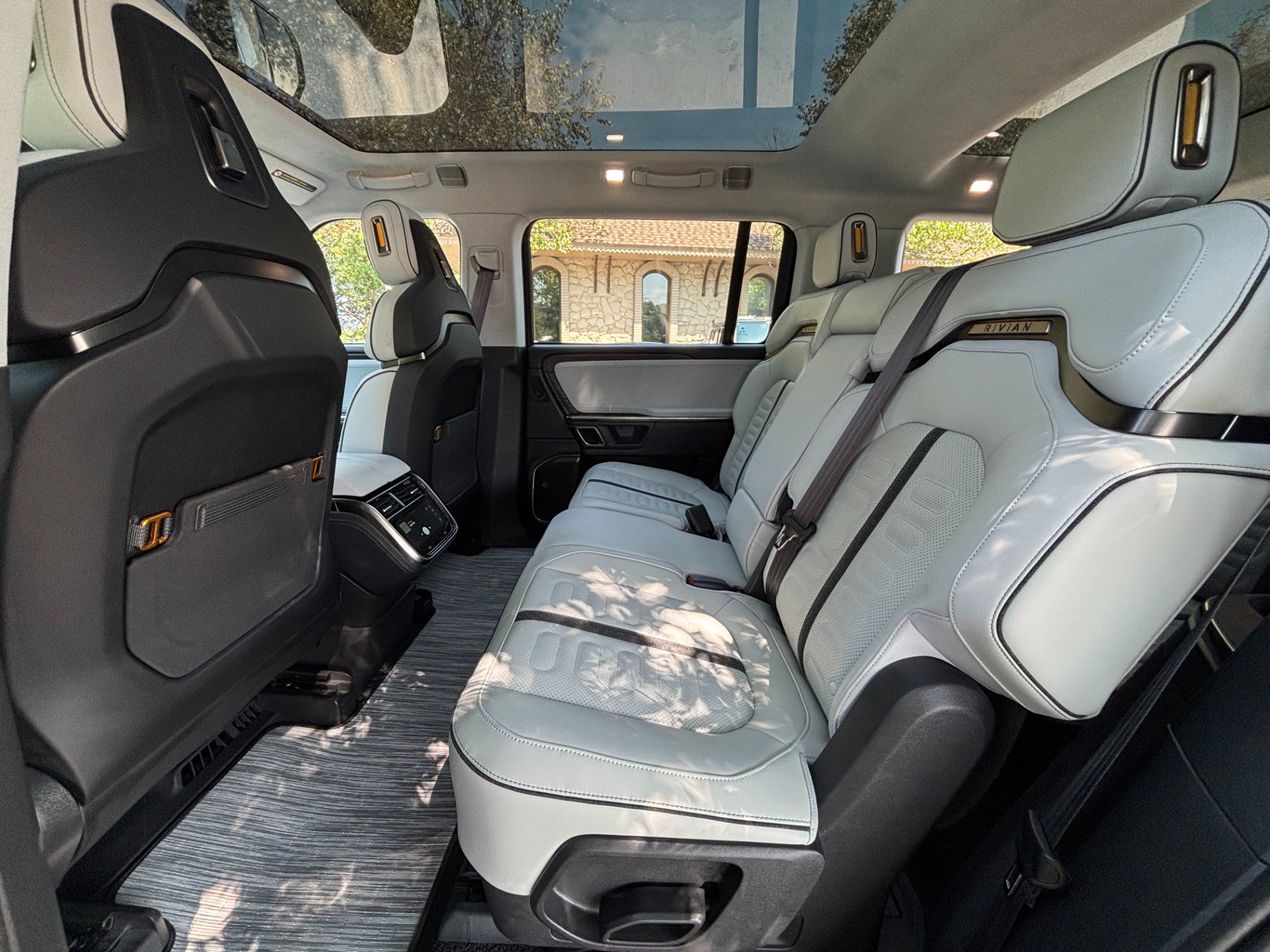 Used 2024 Rivian R1S Adventure Dual AWD/4WD image 16