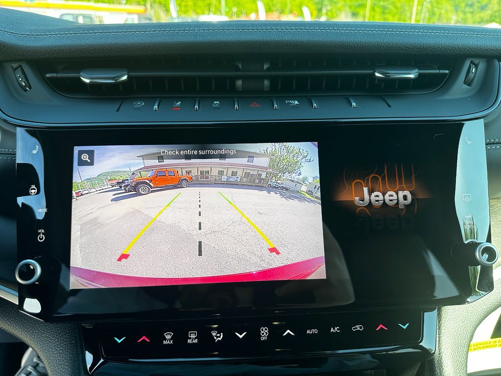 New 2026 Jeep Grand Cherokee Limited w/ Limited Altitude Package AWD/4WD image 19