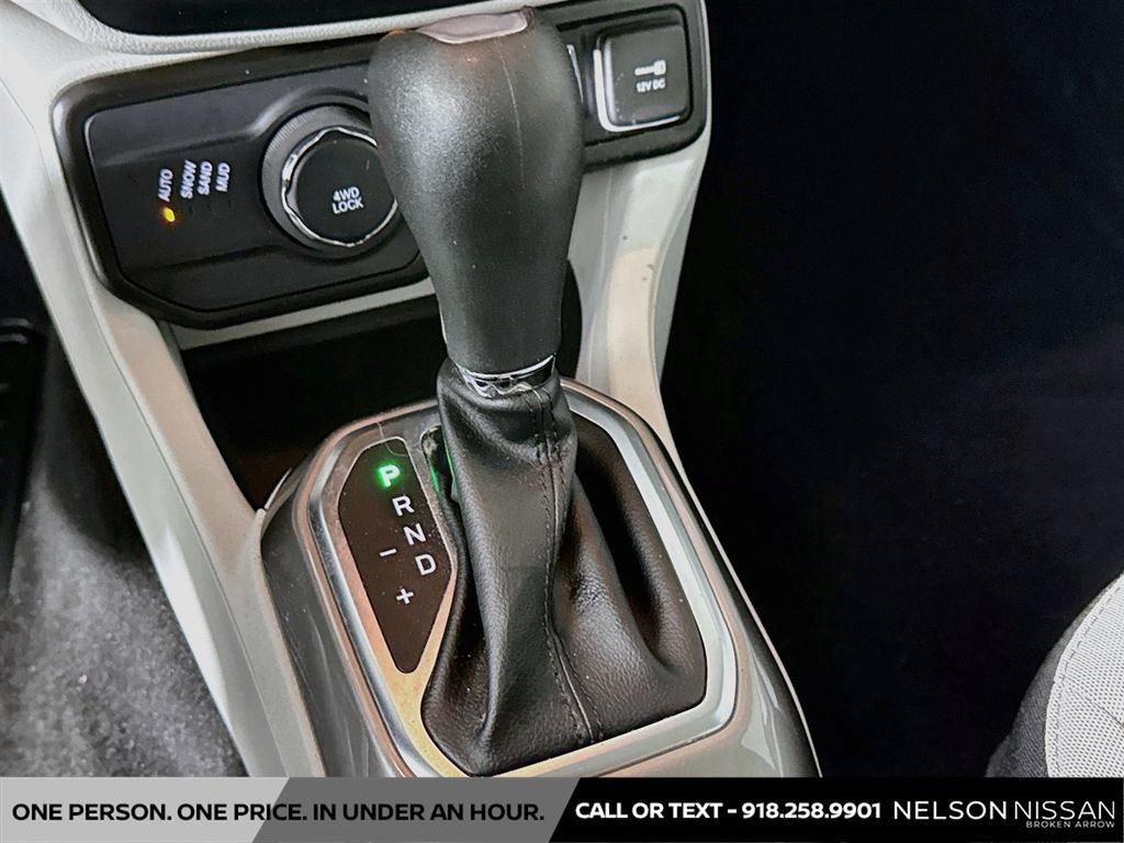 Used 2022 Jeep Renegade Latitude w/ Convenience Group AWD/4WD image 17