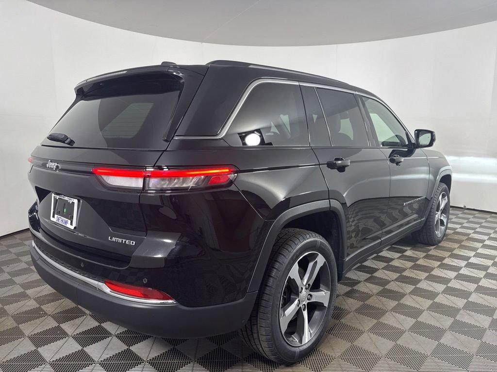 Used 2023 Jeep Grand Cherokee Limited AWD/4WD image 7