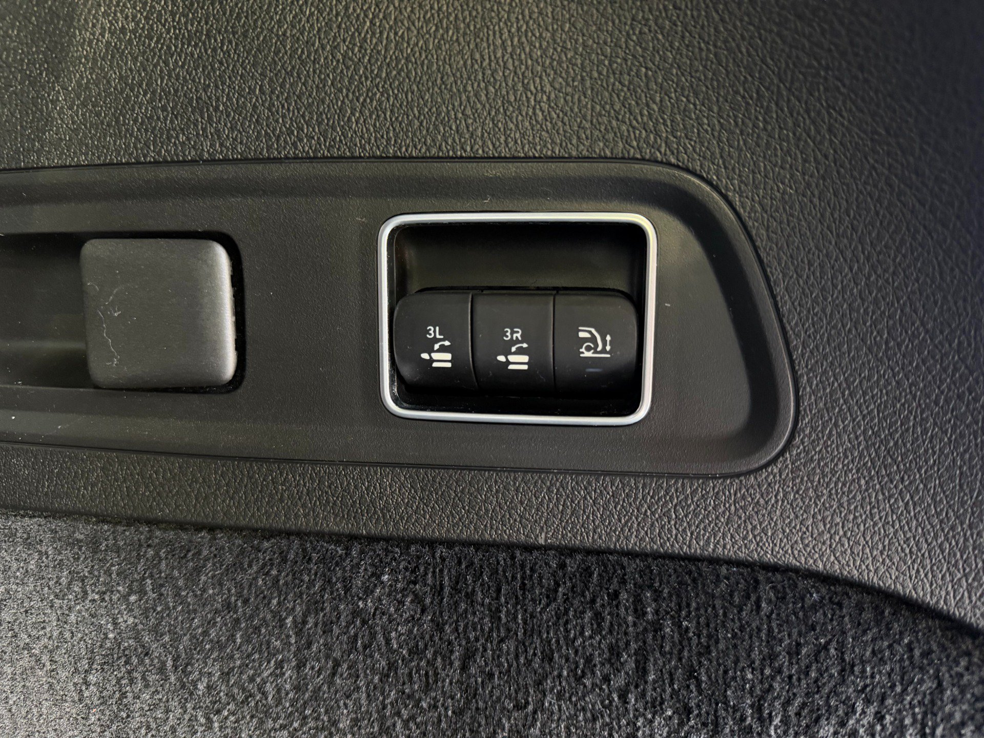 Used 2020 Mercedes-Benz GLS 580 4MATIC image 46