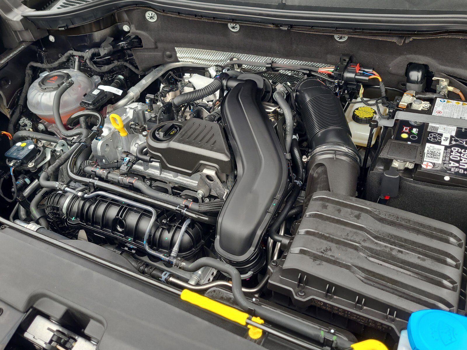 Certified 2025 Volkswagen Taos SE image 26