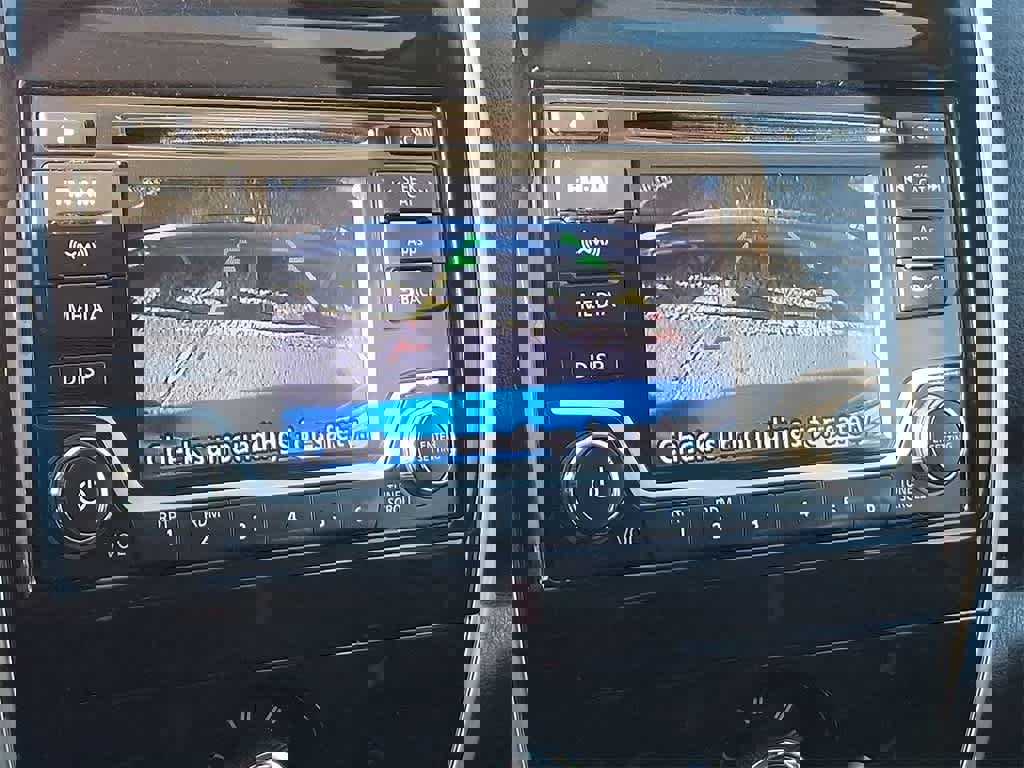 Used 2015 Nissan Versa Note SR w/ SR Convenience Package image 15