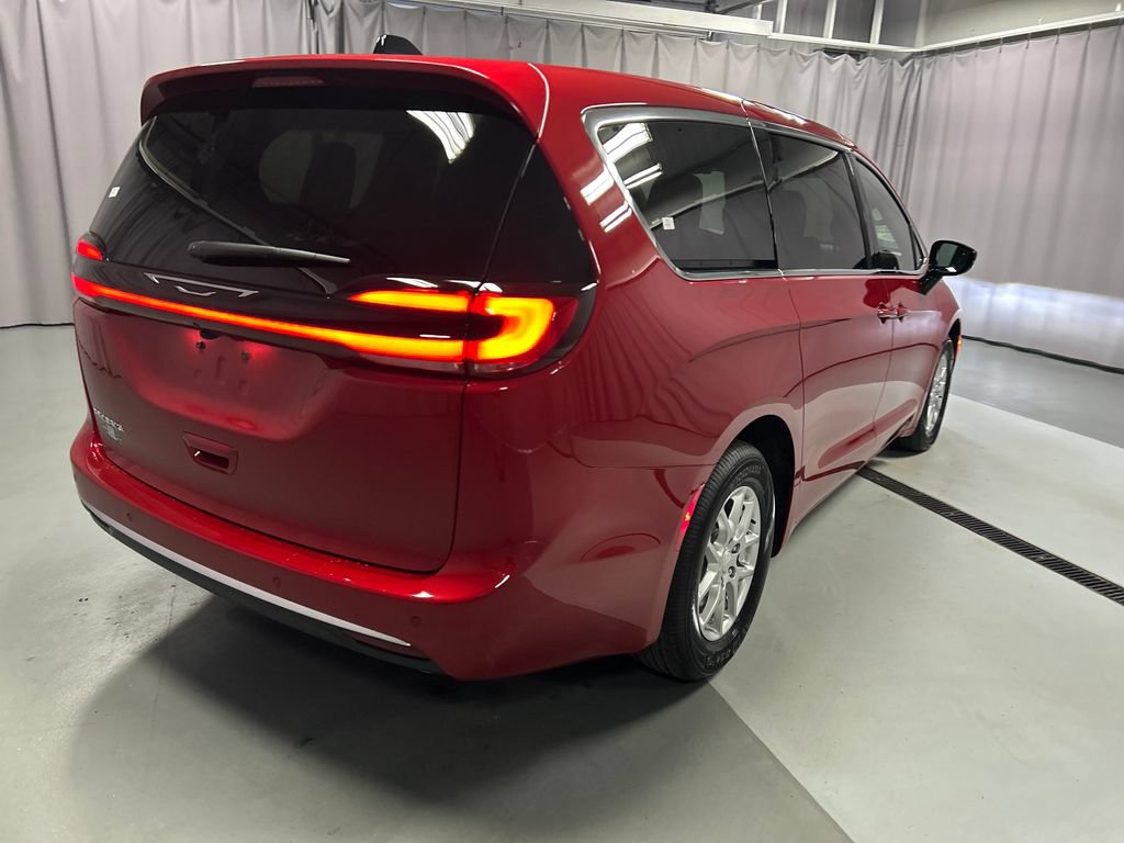 New 2027 Chrysler Pacifica Select w/ Family Tech Group FWD image 7