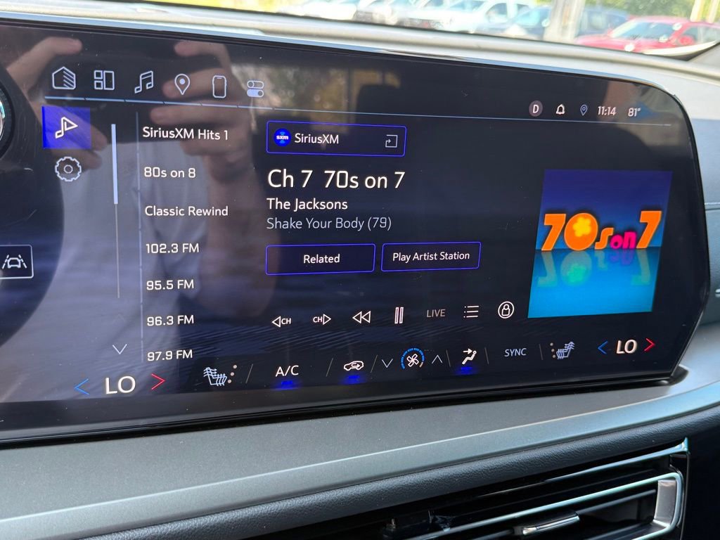 Used 2024 Chevrolet Traverse LT w/ Enhanced Driving Package image 52