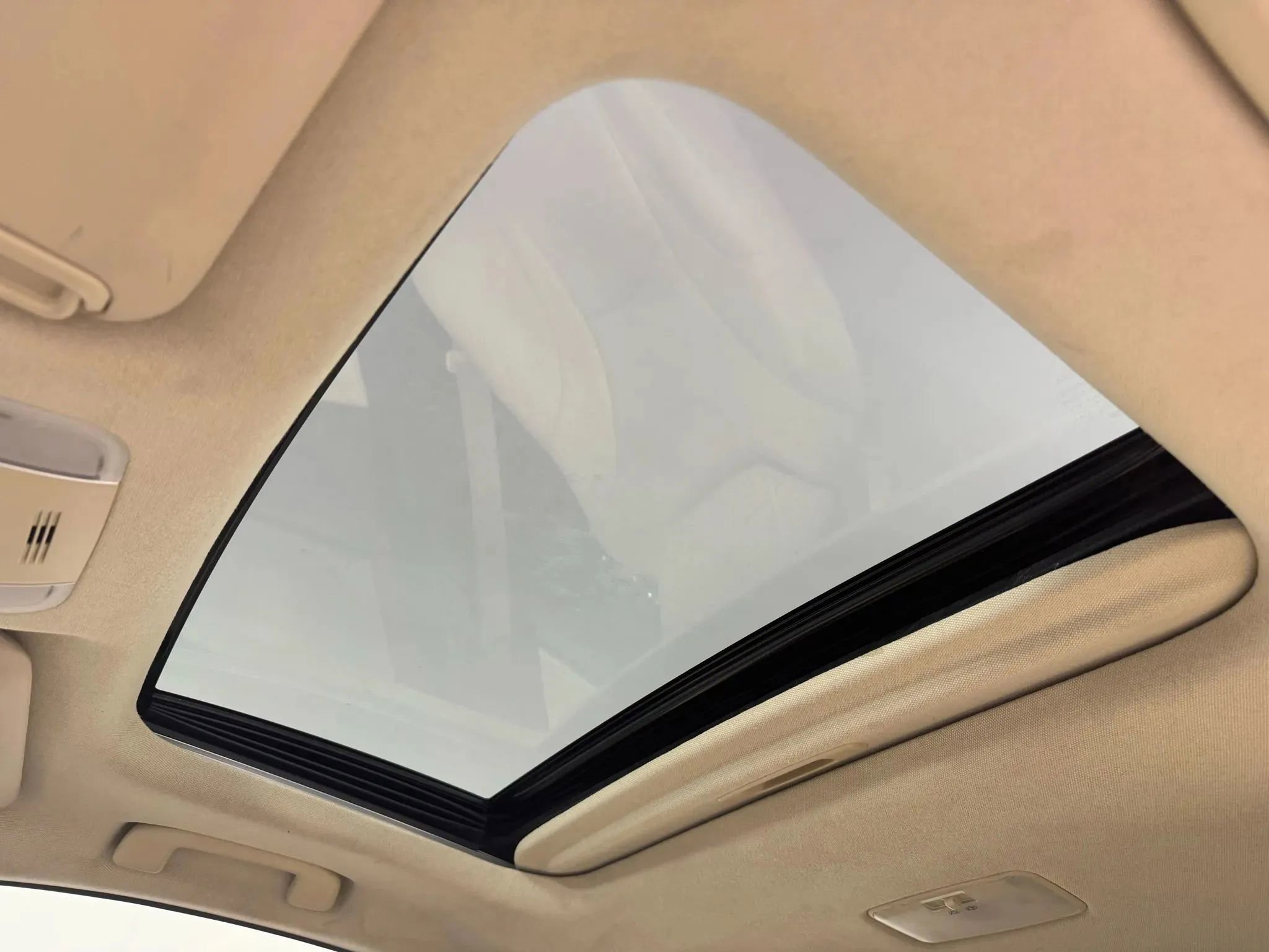 Used 2019 Toyota Prius XLE FWD image 24