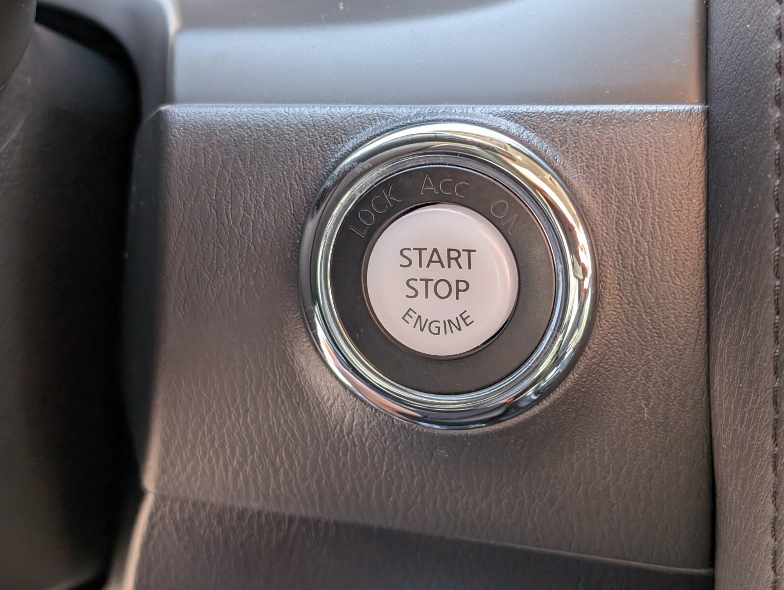 Certified 2024 Nissan Armada SV RWD image 30
