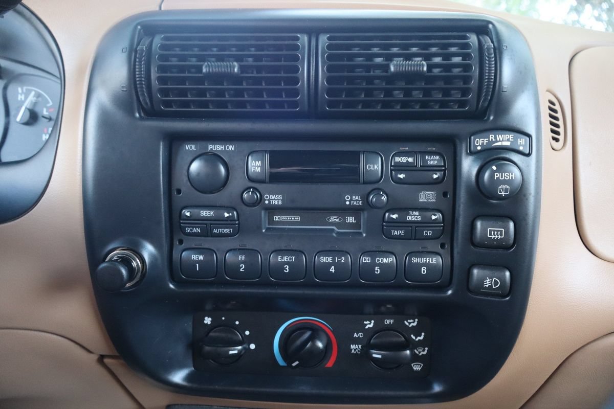 Used 1996 Ford Explorer XLT AWD/4WD image 34
