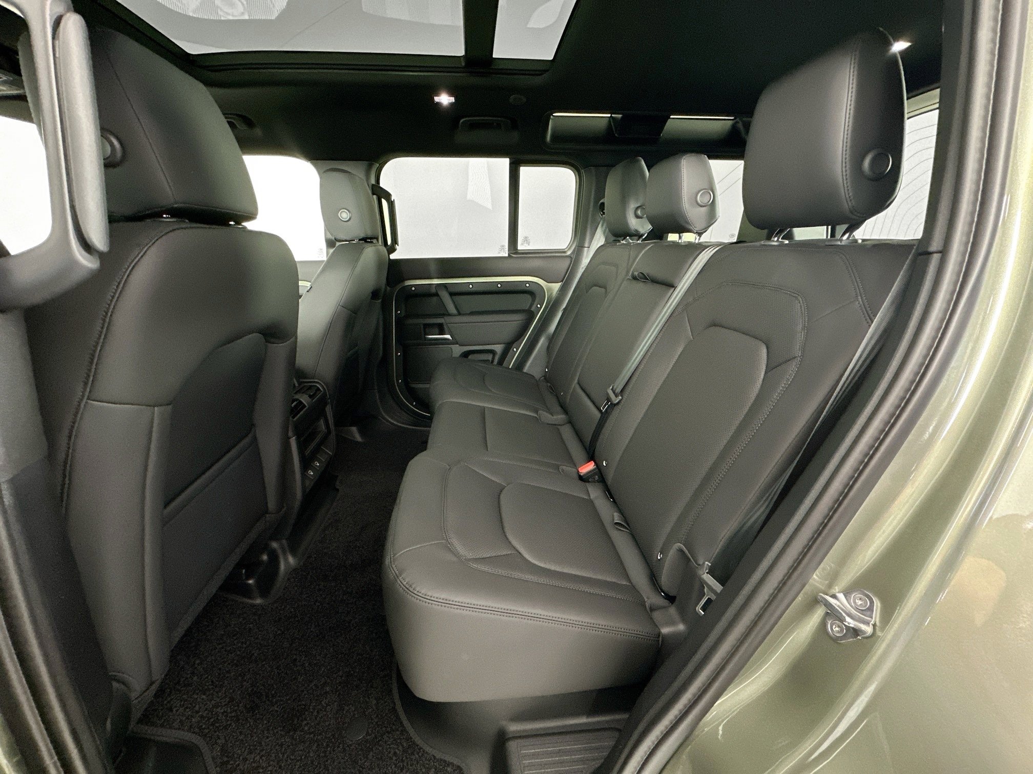 Used 2025 Land Rover Defender 110 S image 23