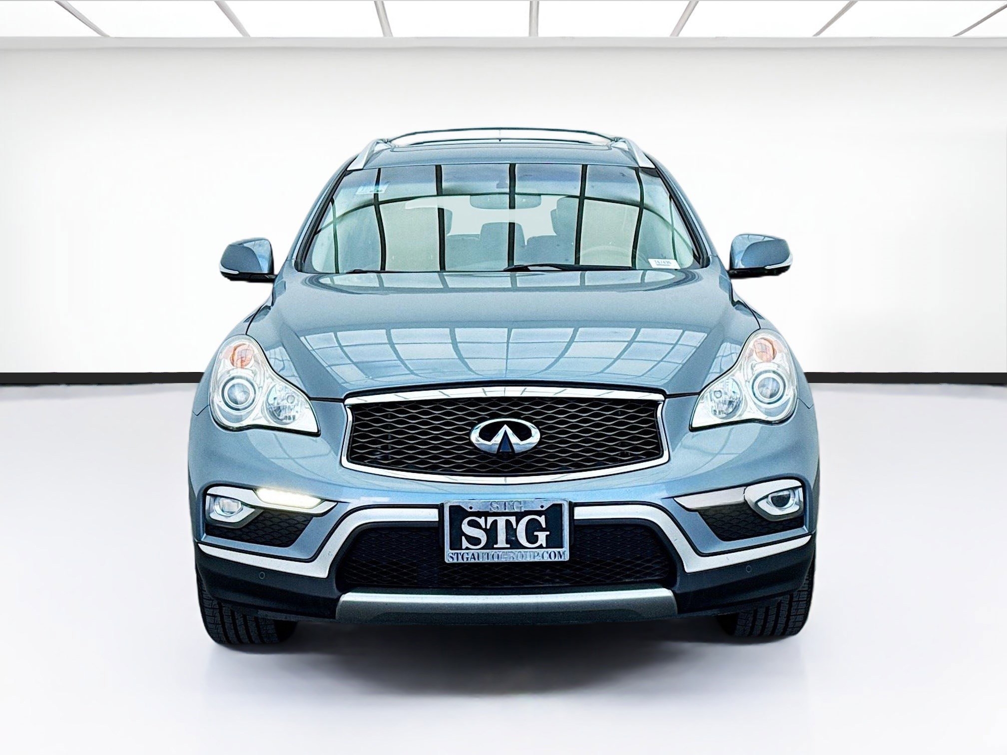 Used 2017 INFINITI QX50 2WD w/ Premium Plus Package image 2