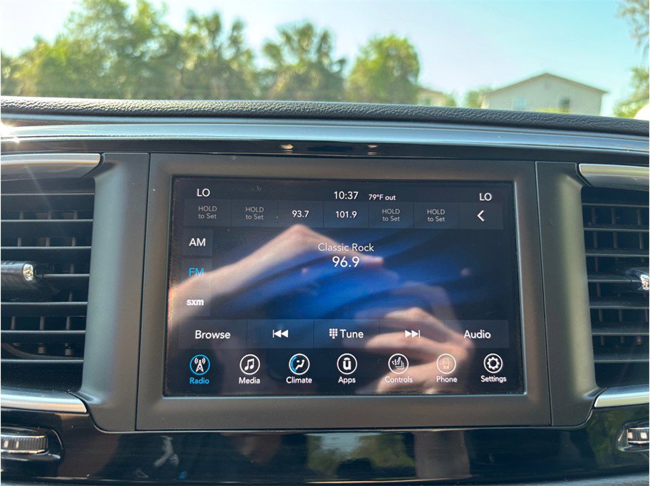 Used 2020 Chrysler Pacifica Touring-L FWD image 27