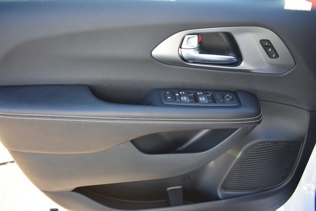 New 2026 Chrysler Pacifica Select image 12