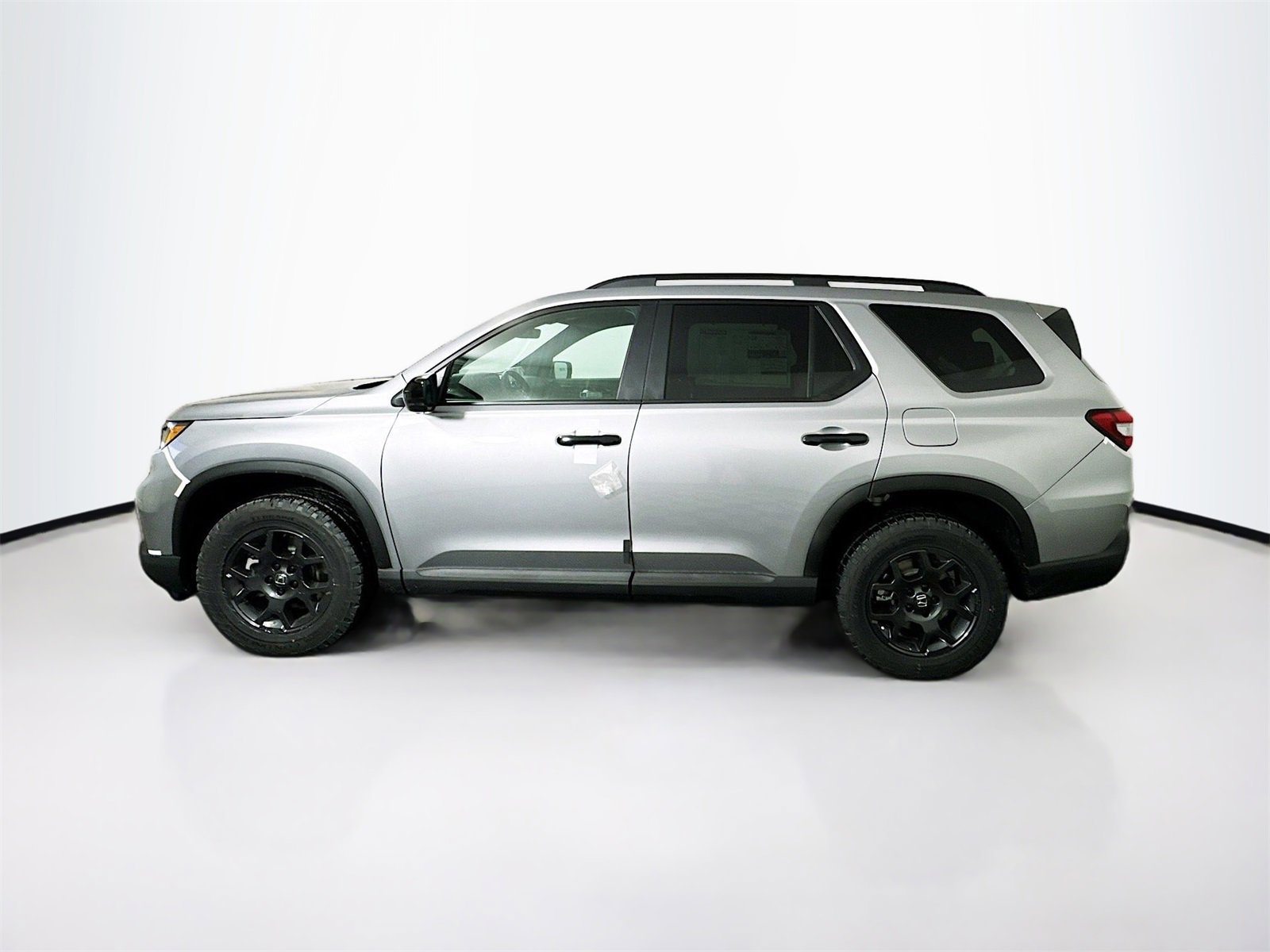 Used 2025 Honda Pilot TrailSport image 3