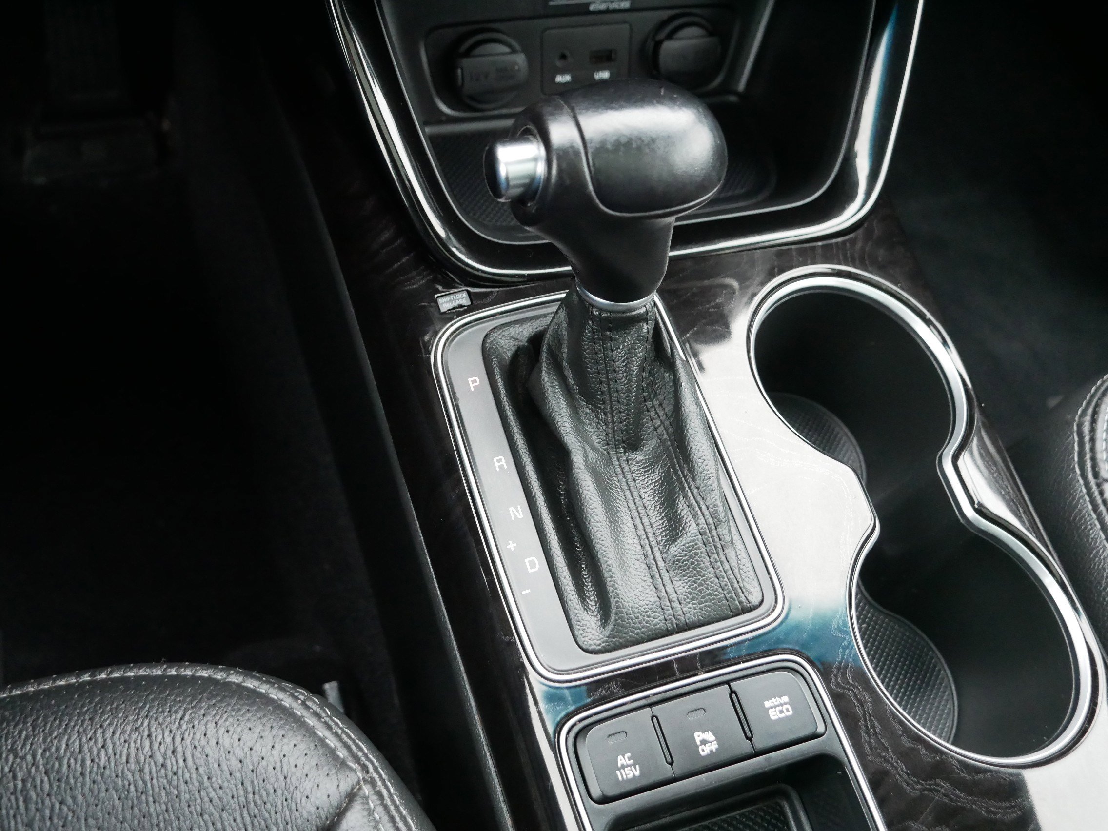 Used 2014 Kia Sorento SX w/ 3rd Row Package image 24