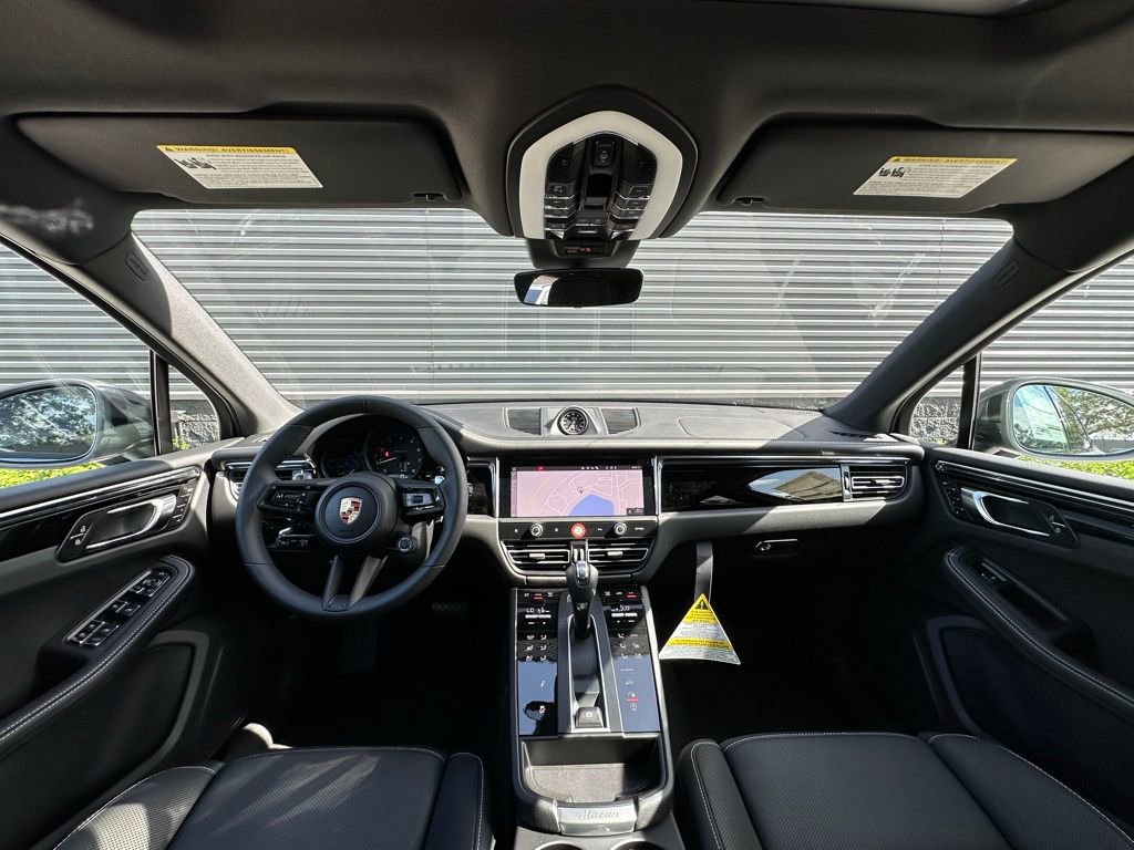 Certified 2025 Porsche Macan Turbo AWD/4WD image 32