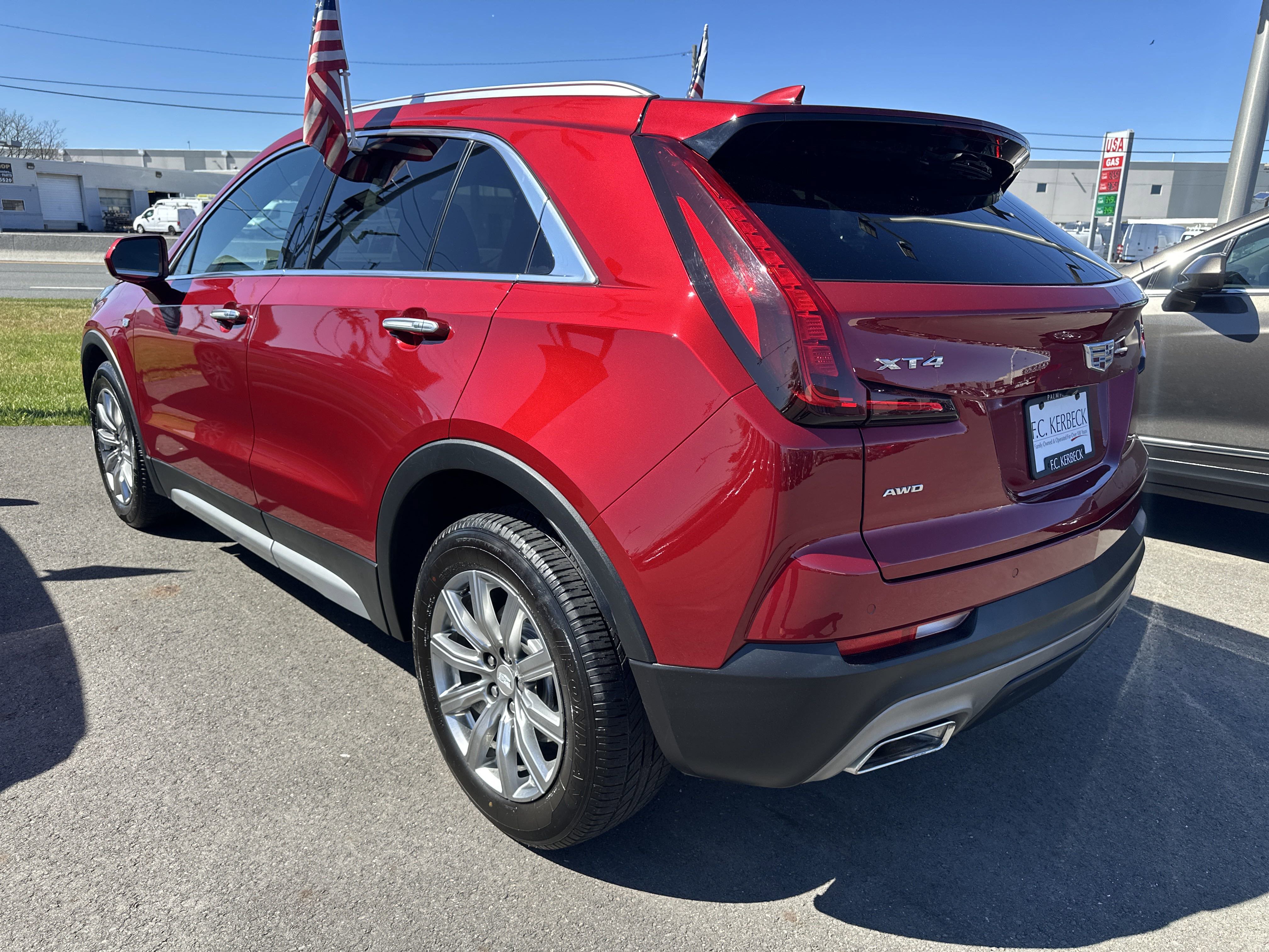 Used 2020 Cadillac XT4 Premium Luxury w/ Cold Weather Package image 7