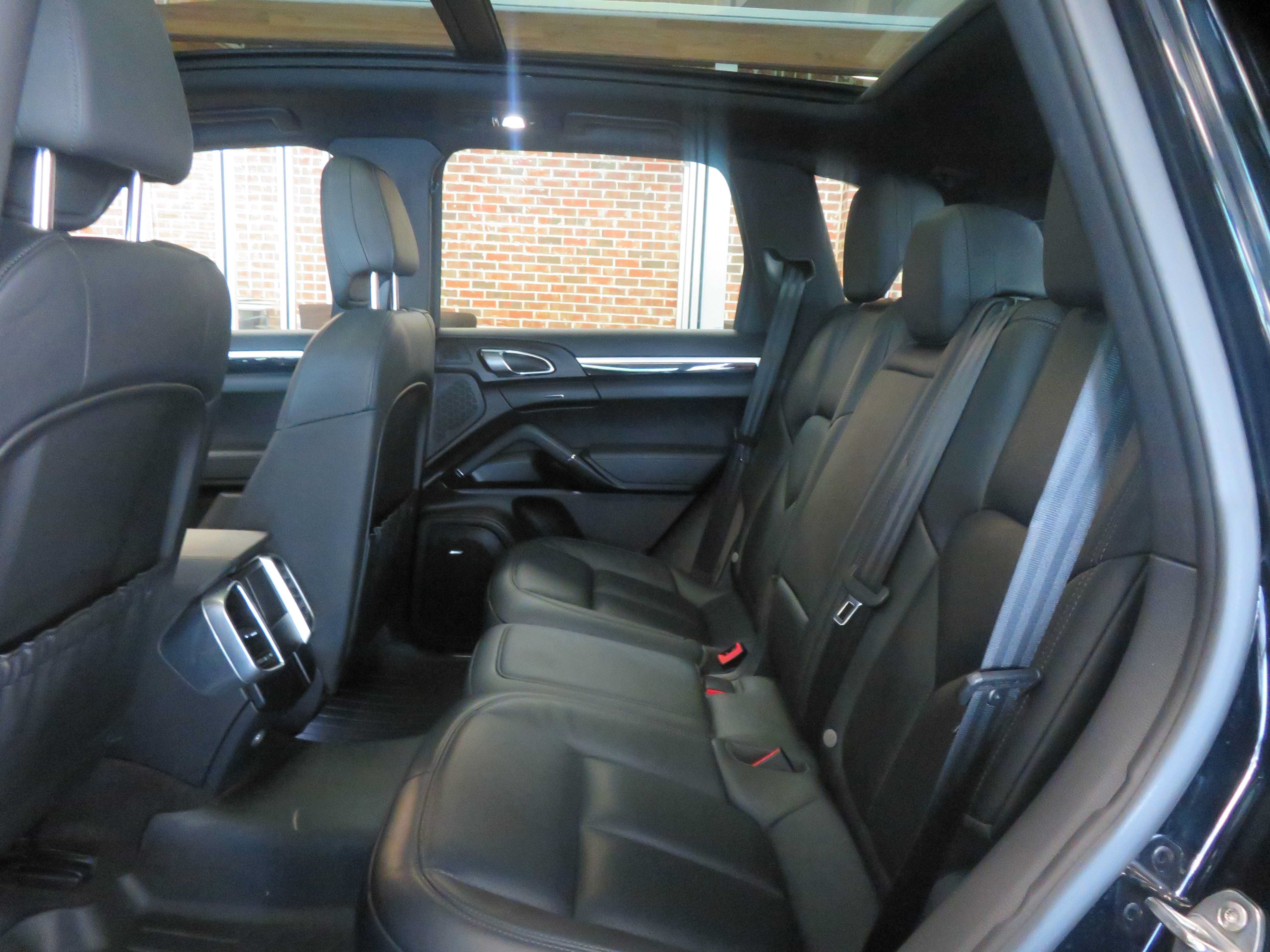Used 2016 Porsche Cayenne AWD/4WD image 19