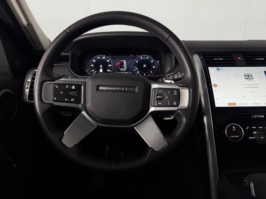 Used 2024 Land Rover Discovery S image 11